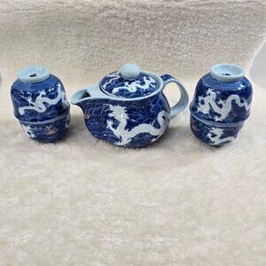 Tea Set Blue and White Ceramic Porcelain Chinese  Dragon Teapot 4 cups VTG small